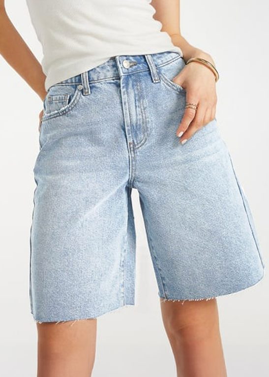 Classy Mid-Rise Tassel Hem Baggy Denim Shorts